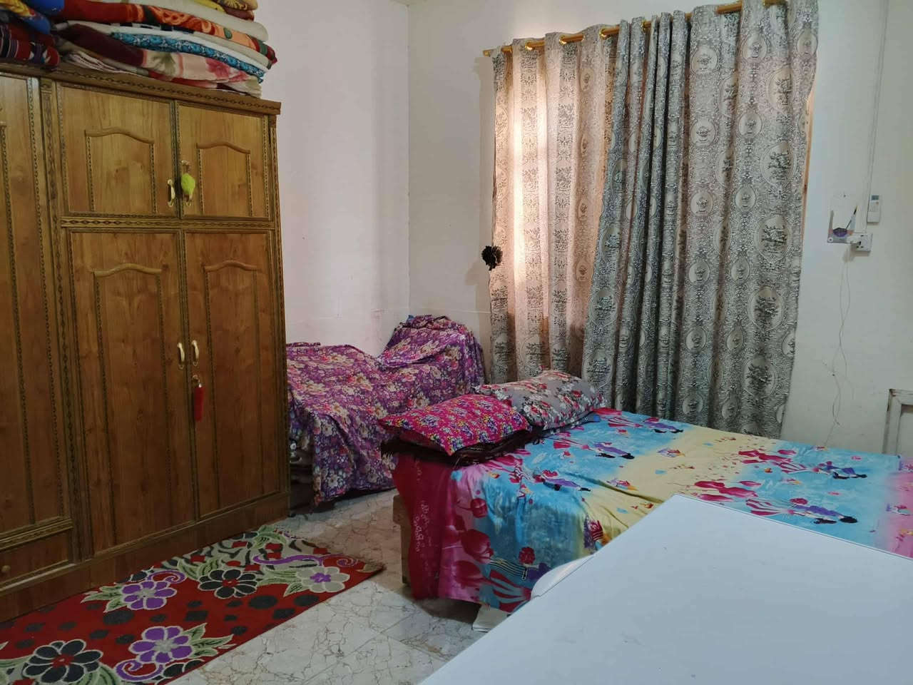 السلام عليكم بيت للبيع زراعي ملحق حي الجمهوري خلف بيت رائد جابر بالزراعي يحتوي على غرفة نوم واستقبال وصاله ومطبخ بناء طابوق رباط كونكريت ارضيه بورسلاين كافت الخدمات موجوده  لاستفسار اتصل ***********
