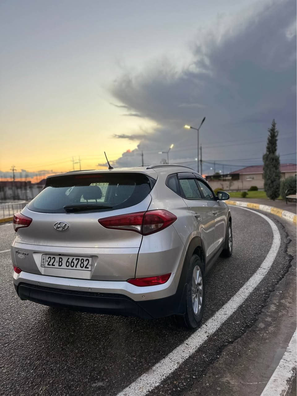 سلام وعليكم اخون توكسان خليجي بدون حادث بدون صبغ بيهه شخوط بيهه كم صبع تكحيل بس بدون حادث ماشيه 136الف كيلو موديل 2018 لون سلفر السياره حلوه مابيهه اي عيوب فقط بيع وفقط نقد مااراوس اي ستفسار اتصل *********** أربيل, العراق
