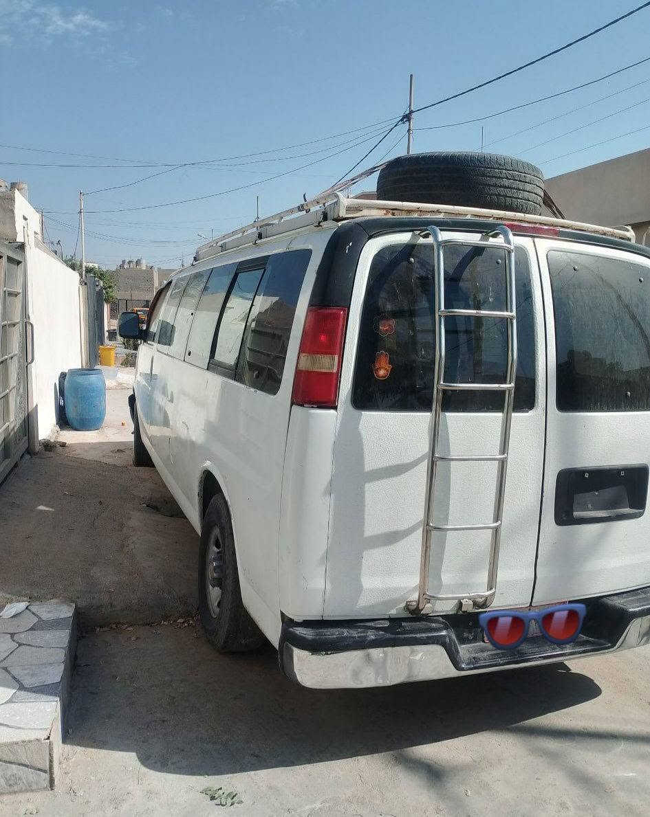 السلام عليكم، للبيع سفانة ١٤ نفر رقم بصرة قديم 
موديل 2007
بيها نقوصات قليلة مكانها كركوك
سعرها ((  55 قفل )) 
والتفاصيل تتصل على الرقم 
***********
