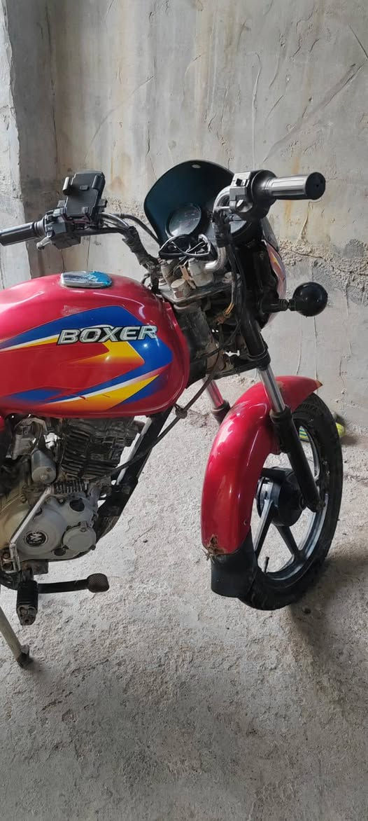دراجه بوكسر موديل 18.اوراق كامل 
مفتوحه مره وحده.كهربائيات شغال . سعرها 600الف وبيه مجال.***********
