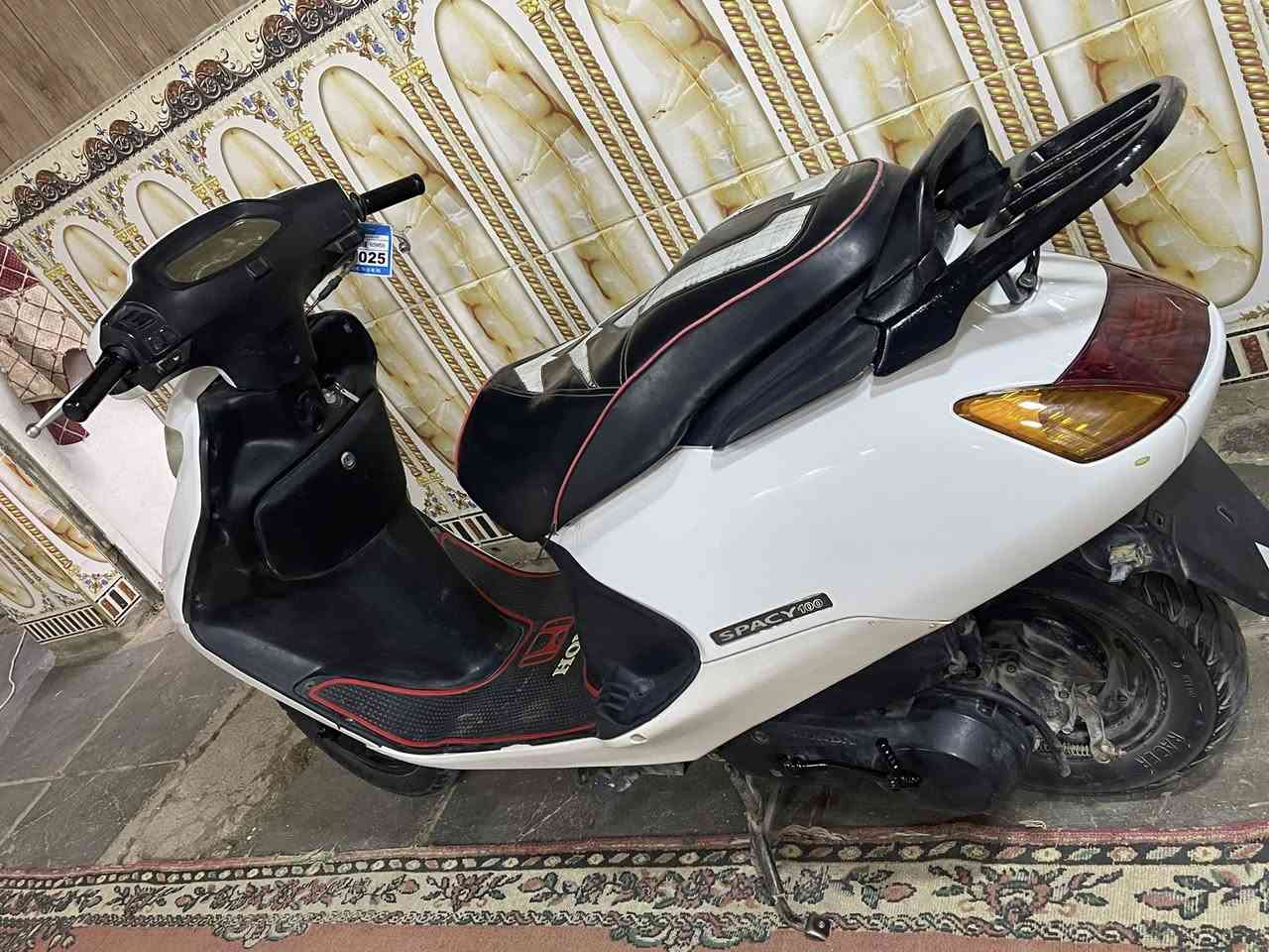 السلام عليكم للبيع سبيسي ياباني مكينه ناعمه رايمر فقط كفرات اصلي مختم كهربائيات شغاله سلف هندر قفل جنطه قفل ستيرن دبلات امامي خلفي جديد دراجه كامله ونظيفه 
الاستفسار …..
***********
***********
