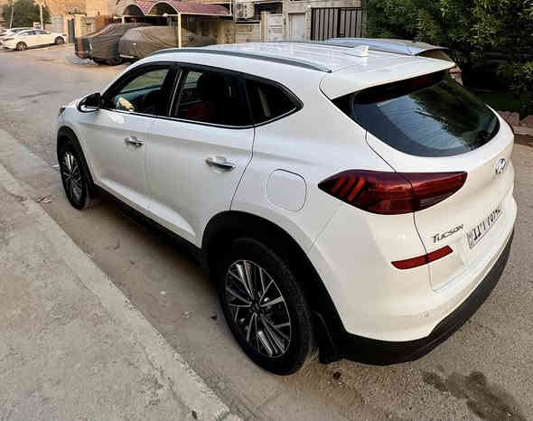 سلام عليكم.للبيع 
هونداي توكسان 2020 (خليجي) موصفات شركه الكاصد
رقم بغداد باسمنه هزه ولوحات وسنويه كله جديد 
ماشيه  ٨٠  الف 🌹🌹
(((بدون صبغ ولا تبديل فقط بارد بيها )))
موصفاتها🌹🌹
لايت 5 عدسات
مكينه2000دوش
حساسات خلفيه واماميه 
شاشه وكاميرا 
شحن موبايل واير ليس
انضمة قيادة 
كشنات كهرباء
مري شفط
تبريد قطعتين
خمس ويل كروم
لدات اماميه وخلفيه
هندبريك بل رجل
مكان سيارة (بغداد حي البنوك)

سعر ٢٠٣ وبيها مجال ان شاءالله 

استفسار:  ***********
