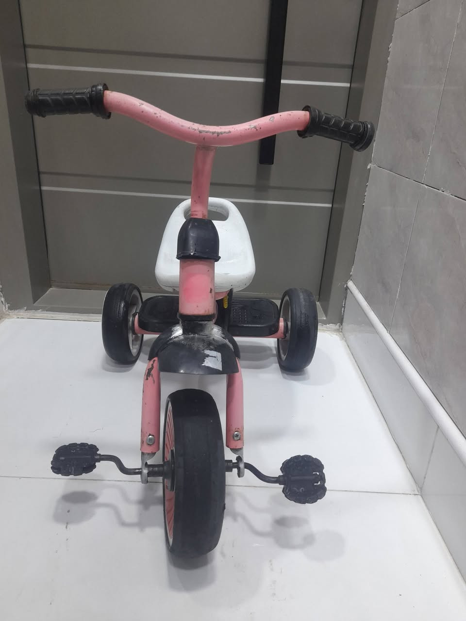 السلام عليكم 
باسكلات أطفال للبيع السمائي ١٥ الف الوردي ١٠ الف بعقوبة التحرير ***********
