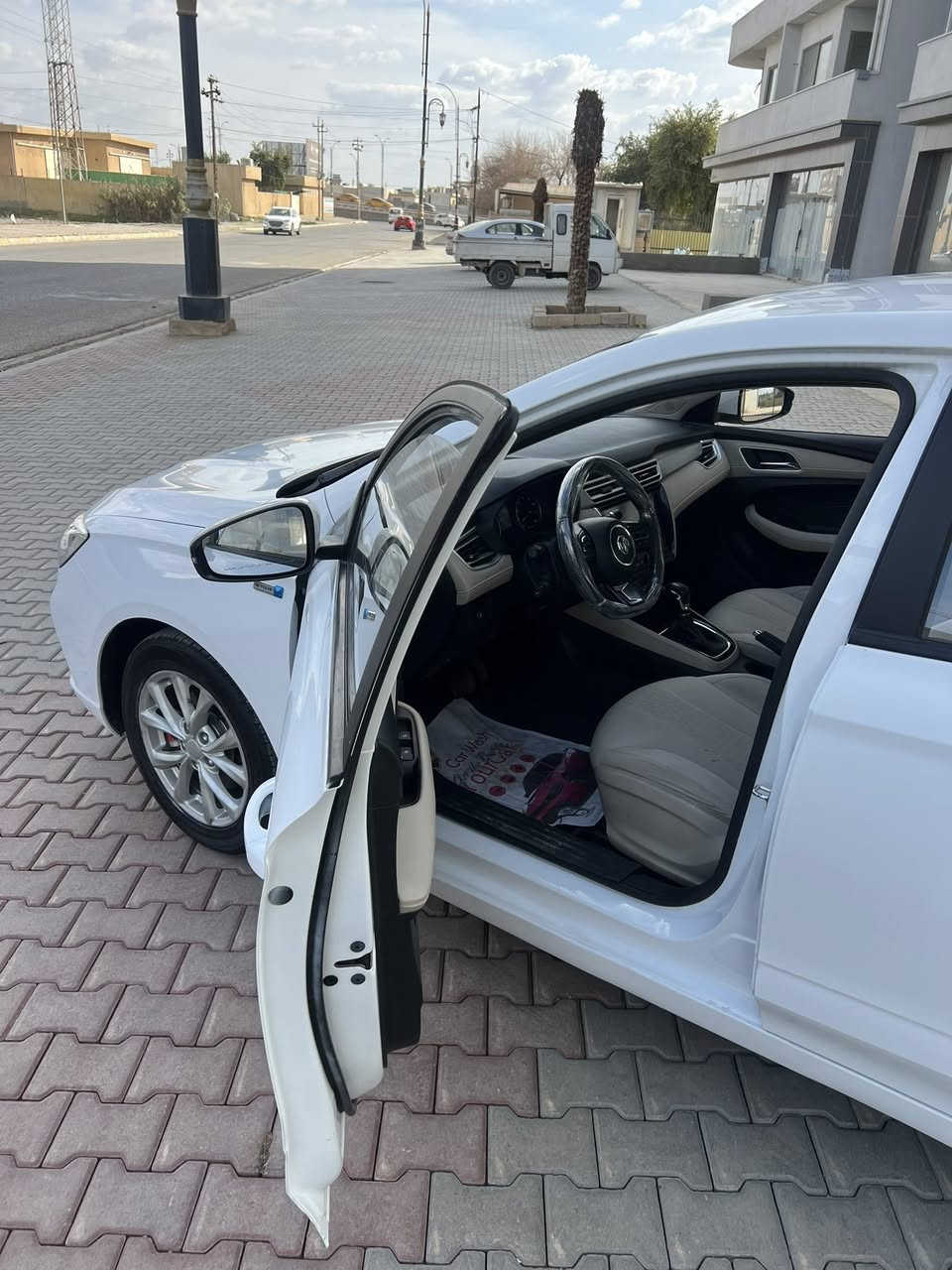 سلام عليكم للبيعMG5 زمانه شركه ماشي ٢١ الف ماشاءالله جديد سيارا مواصفات ستاندارت بلاس سيارا كلش جديد كلشي علي وزعه شركه بيها باب صبغ ويه ربع من دوسه بدون دواخل فقط صبغ موديل سيارا ٢٠٢٤ سعر ١٠٣ ورقه بيها مجال الشريه يتصل ***********
*********** 
مكانه سيارا كركوك
