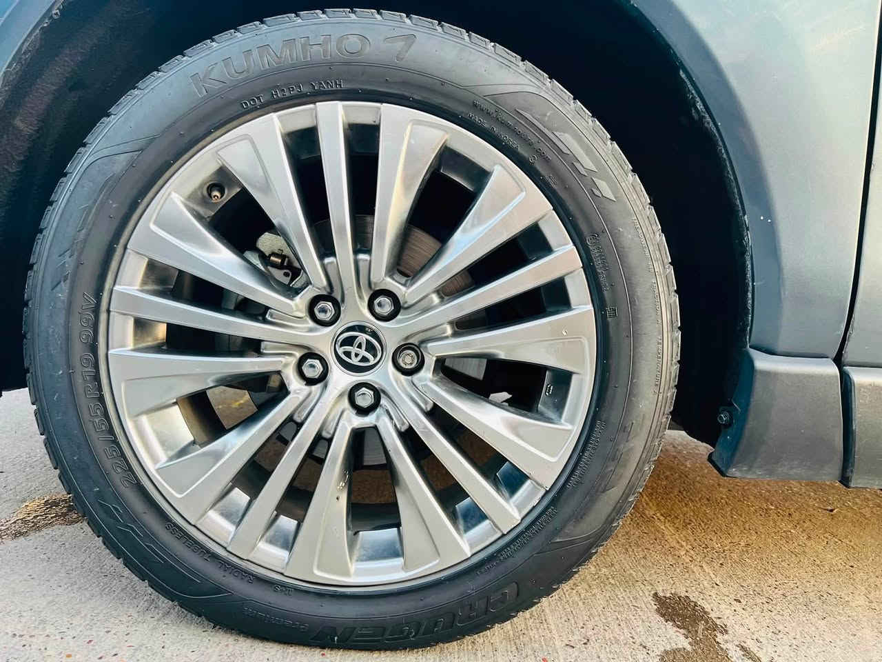 تويوتا فينزا 2021 – هايبرد لمتد | فخامة يابانية بتقنيات عالية 
@

سيارة SUV أنيقة تجمع بين القوة والاقتصاد، مع مواصفات راقية تناسب جميع الأذواق!

ا

المواصفات: – محرك 2500 سي سي هايبرد اقتصادي وقوي

– نظام دفع رباعي  (AWD)

– سقف بانوراما واسع

– داتا شو

• نظام كاميرات 360 درجة (4 كاميرات)

– مرقمة بغداد

– مقاعد جلد فاخرة بتحكم كهربائي

– تدفئة وتبريد للكراسي الأمامية

– شاشة وسطية كبيرة تدعم Apple CarPlay وAndroid Auto

– عداد ديجيتال متطور

– صندوق خلفي كهربائي

– إنارة LED أمامية وخلفية

– تشغيل بصمة + دخول ذكي

– تحكم كامل من الستيرن

– نظام تثبيت سرعة ذكي

– حساسات أمامية وخلفية

– مكيف أوتوماتيكي ثنائي قطعتين خلفي وامامي

– حساس امامي خلفي

– نظام سماعات jbl

الحادث : موضح بالصور مكفول شاصي لغد

السعر  150 وبيها مجال حك الجية

الموقع: بغداد الصالحية

للاستفسار: ***********
