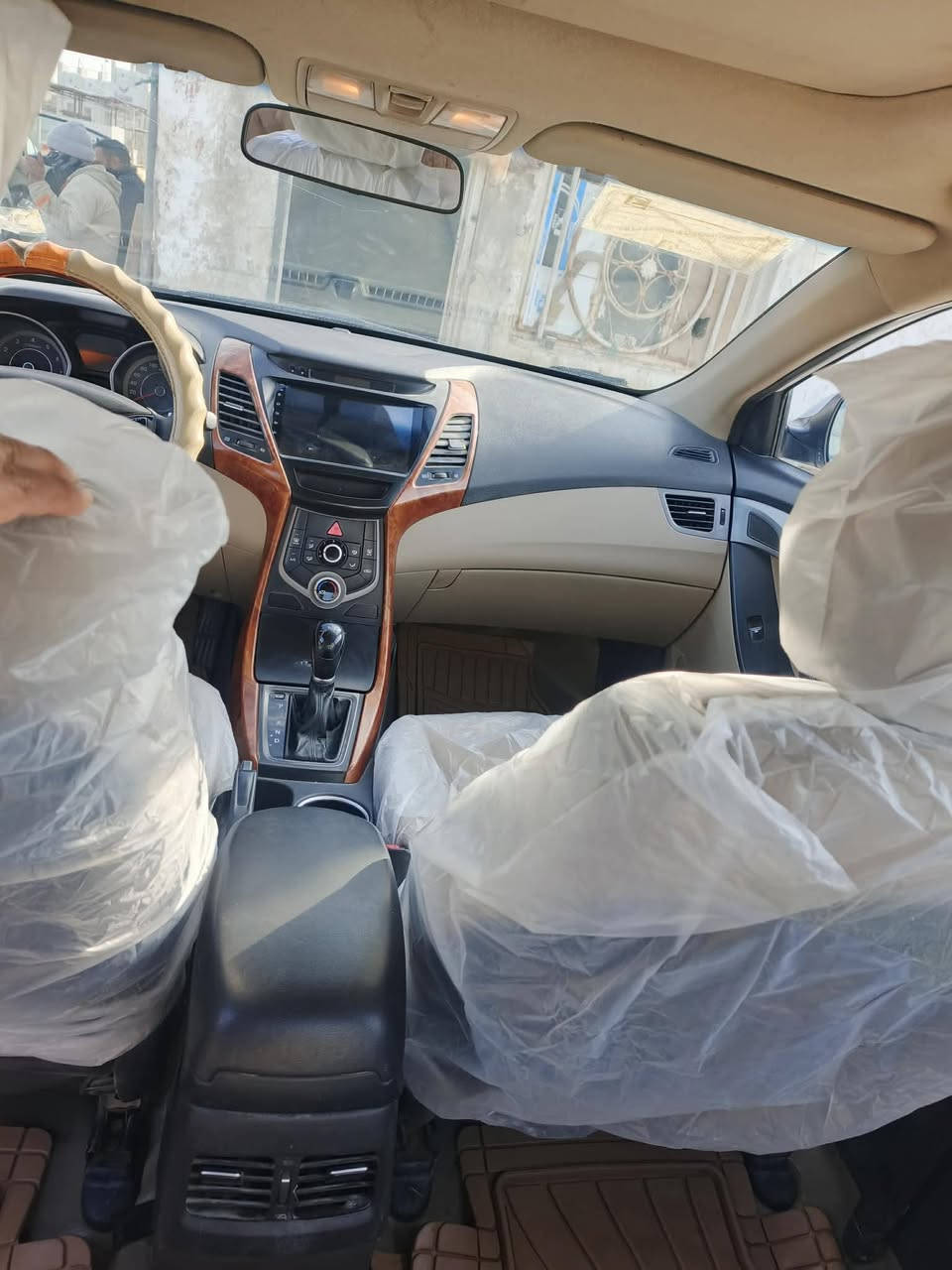 بسم الله الرحمن الرحيم
النترا وارد خليجي ابيض رقم انكليزي سنويه لل 30 باسمي موديل 15 فول عدى البصمه مكينه 1800 مامفتوحه مكينته مكفوله كفاله عامه ماعدى شبر بارد يم قبق البانزين و 8 لو 9 رصعات حالوب خفيفات بالجنطه والقماره مكانه ديوانيه
السعر 133 مع المجال 
للاتصال ***********
