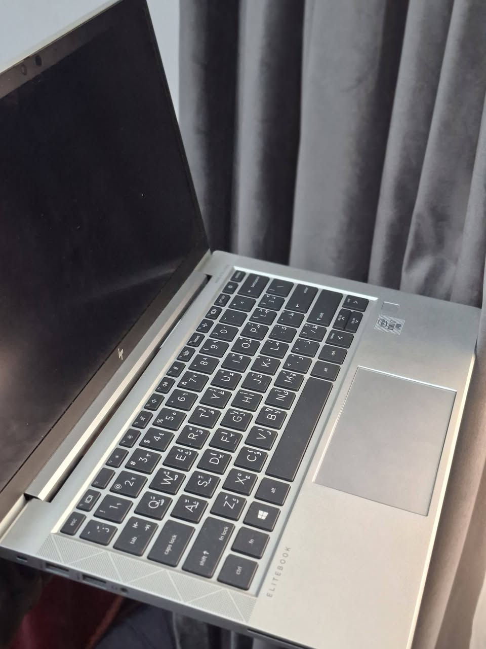 لابتوب للبيع  830  HP EliteBook
(cor i7) 

(Ram  16GB) 

(جيل 10) 

(Hard  512 ssd m2) 

(حجم الشاشة 14 لمس ) 

لابتوب مكفول من كل شي جديد 

سعر (٥٠٠ الف) مجال مكان كركوك 

رقم موبايل :  ***********
