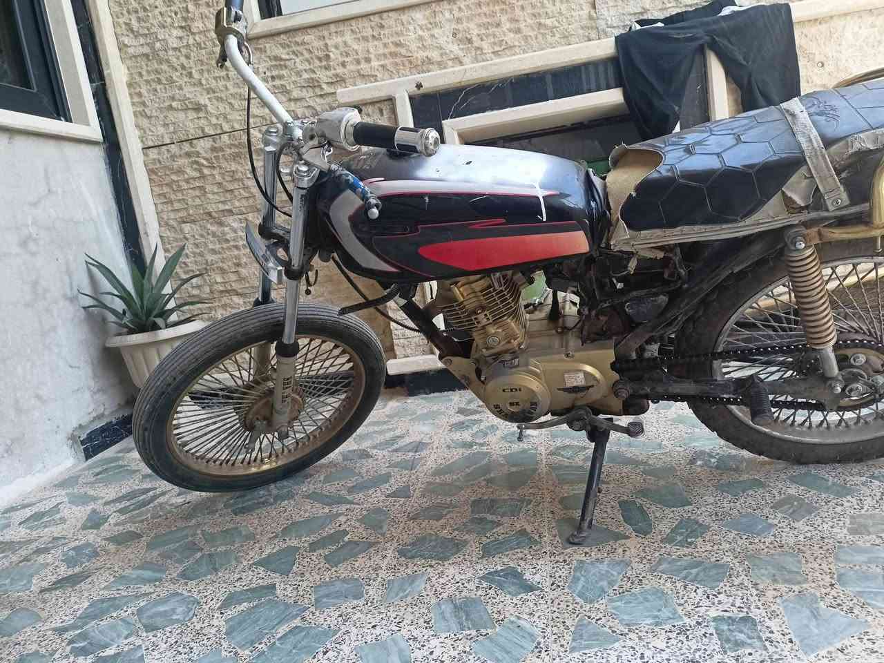 السلام عليكم دراجه موديل 2018 مكينه فولل تحريكه ومعدل دبلات وره وكدام مايي كلاجات يكمز بيدك شرط بريك جديد كلشي دراجه حلوه وكاعده للبيع شراي اتصل ع رقم او واتساب***********
