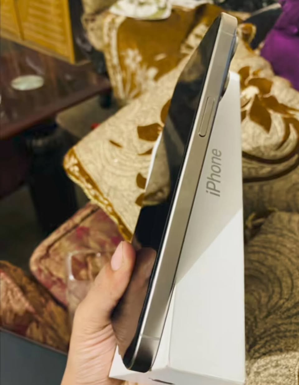 إيفون ١٥ برو ماكس ذاكره ١ تيره بطاريه ٨٨ عدد دورات الشحن ٧٦٨ قابل لزيادة دبل سيم + شريه الكترونيه السعر مليون و ١٠٠ وبي مجال ***********
