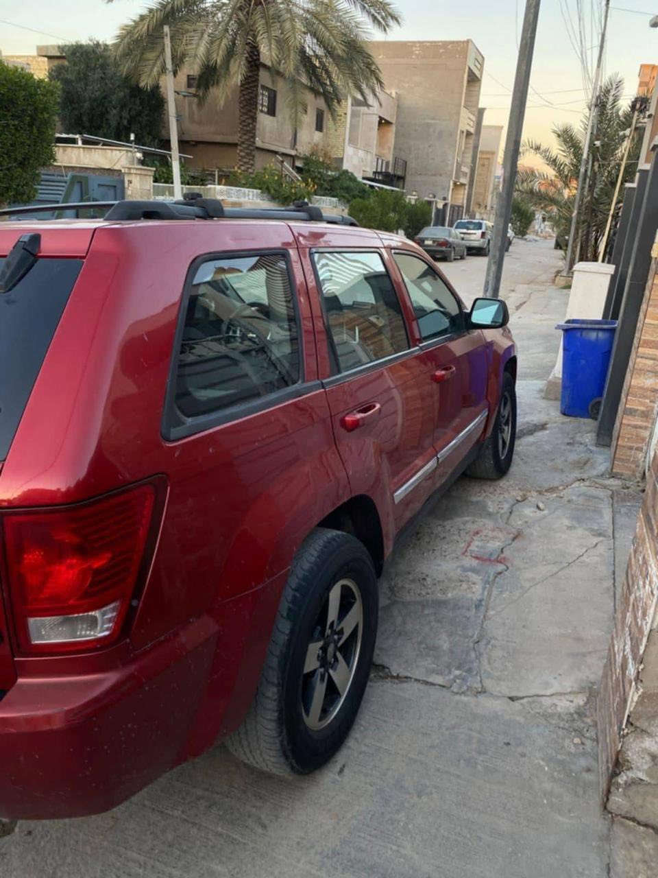 السلام عليكم 
جيب لاريدو 2010 للبيع
حجم المحرك 3.7 
كير ومحرك بحالة ممتازة
المسافة المقطوعة 193الف كيلو
سلايد روف 
قطعتين تبريد 
نقص السيارة فقط حدادية 
السعر 100 ورقة
مكان السيارة بغداد
للتواصل ***********
