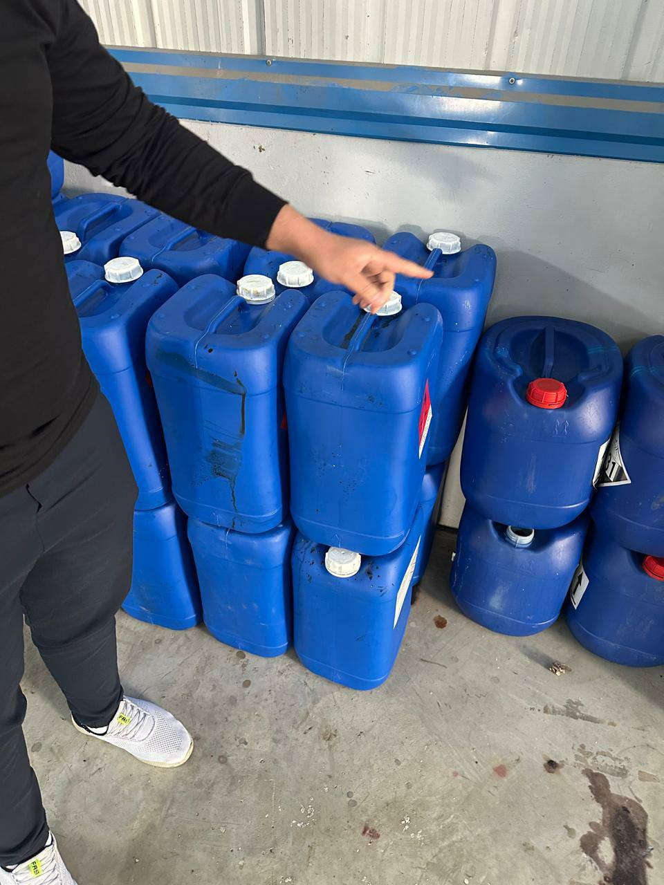 يتوفر لدينا كميات من
جلكان20 لتر ب 4000
جلكان 30لتر ب 5000
برميل حديد ب 11,00
برميل بلاستك ب 20,000
خزان الف لتر 95,000

ملاحظه /نبيع كميات وليس مفرد


**إذا كنت صاحب هذا الإعلان وتريد حذفه لأي سبب، رجاءا أرسل رسالة إلى الدعم الفني**