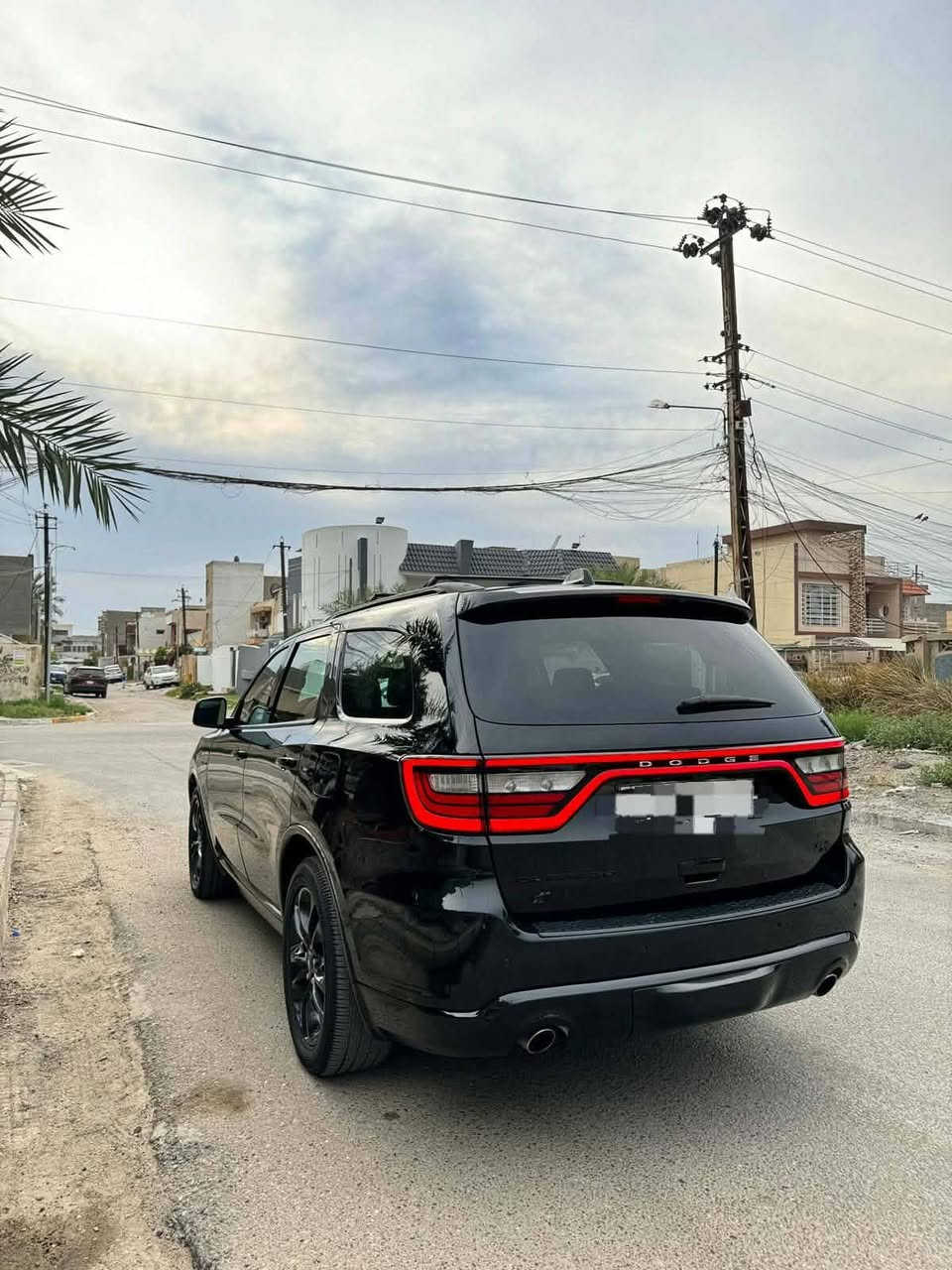السلام عليكم
عندي دورنكو 2021

السيارة حيل جديده وجاهزة ومابيه كل نقص 

🚨 دودج دورنكو المرغوب RT فول مواصفات بيها منظومة غاز أيطالية

موديل: 2021– اللون: اسود مميز

مرقم شمالي باسم المالك الجديد

المسافة: 80 ألف كم فقط

المحرك المرغوب : HEMI 5.7 V8 

🔹 الحالة: حادث خفيف صندوك بدون ايرباك

السيارة نظيفة جدًا وبدون أي نقص.

💎 المواصفات:

تشغيل بصمة + بصمة أبواب

كشنات جلد كهربائية مع خزن وضعيات

تبريد + تدفئة للكشنات

ستيرن كهربائي + تدفئة + شفتات

شاشة كبيرة مع نظام ملاحة وخرائط

وضعيات قيادة (Eco / Sport)

تبريد 3 قطع

تشغيل عن بعد

دفع رباعي (4x4)

صندوك كهربائي

حساسات خلفية + مانع انزلاق

لايت LED زينون

أبل كاربلاي + AUX

شحن لاسلكي

📍 الموقع: ديالى بعقوبة

📞 للتواصل: ***********
