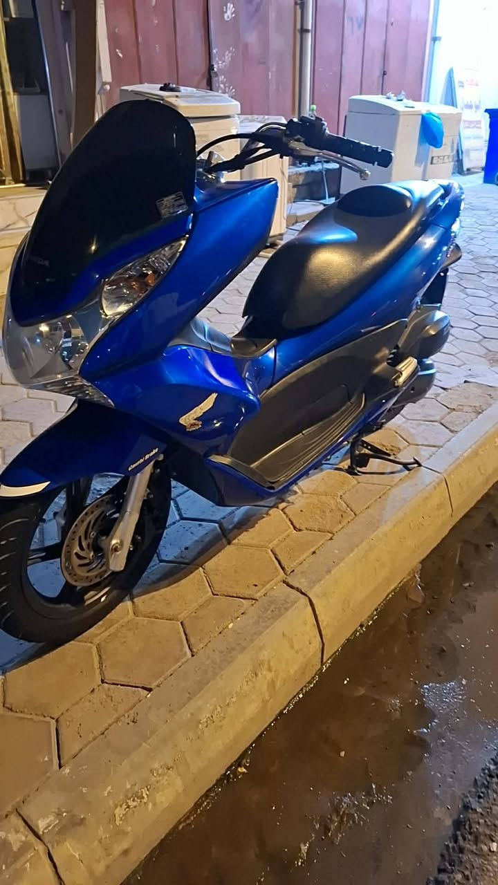 Pcx
جيل اول كفاله عامه من كلشي (رمبه) مكلف بلنشر 
***********
