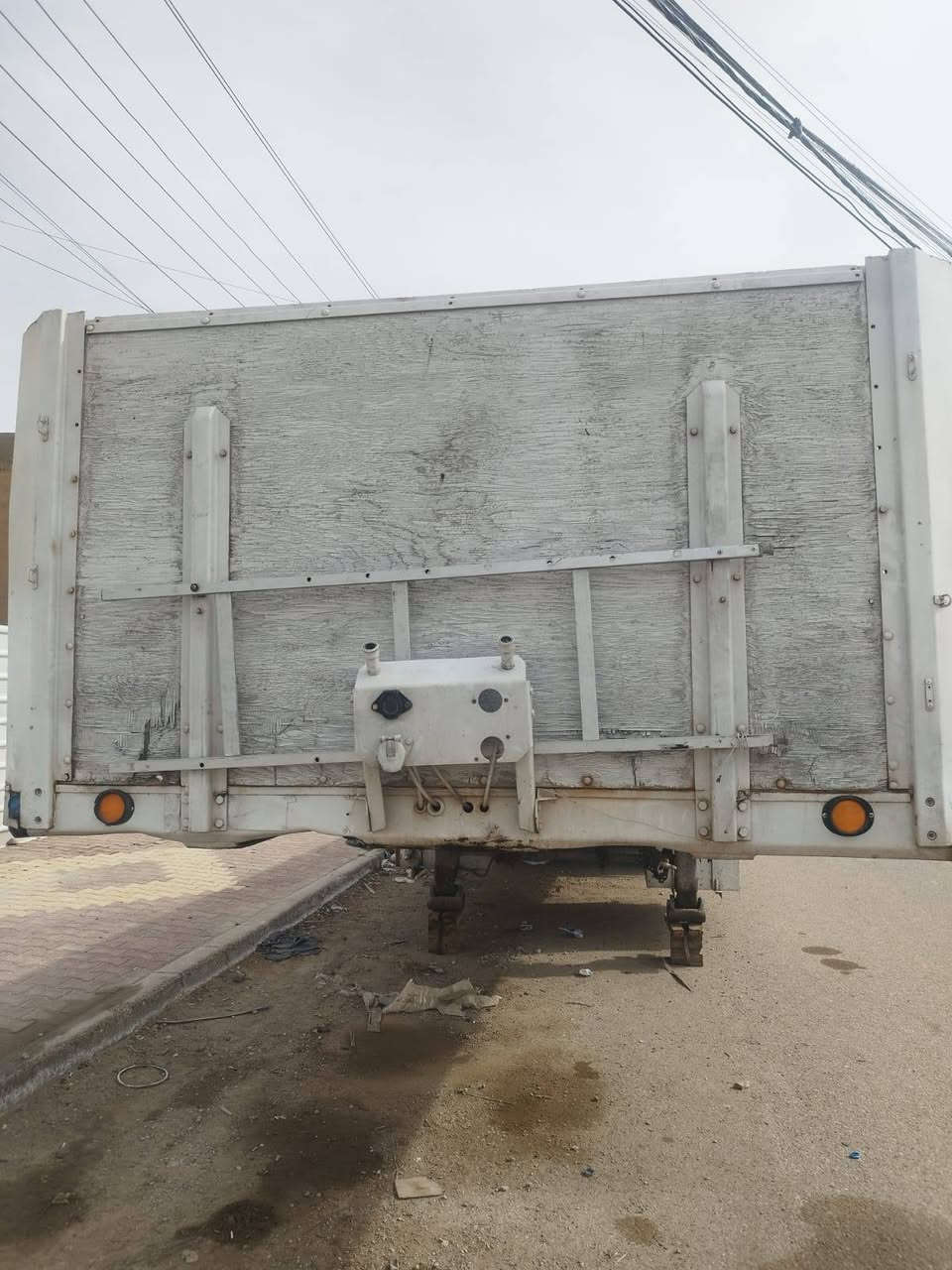 السلام عليكم للبيع عربانه فلات ثلاثه دنكير جوبلس برميل دنكير مربع فحل فوگ تايرات جدد زوج بيهن نص عمر كهربائيات كامله وهواء مطبخ وثلاجه جدد تفصال صناديك تانكي ماء مربع 500لتر مكفول لا كسر ولافطر العبارات شيلمان السعر 48 وبيها مجال للاستفسار *********** غير متواجد على النت
