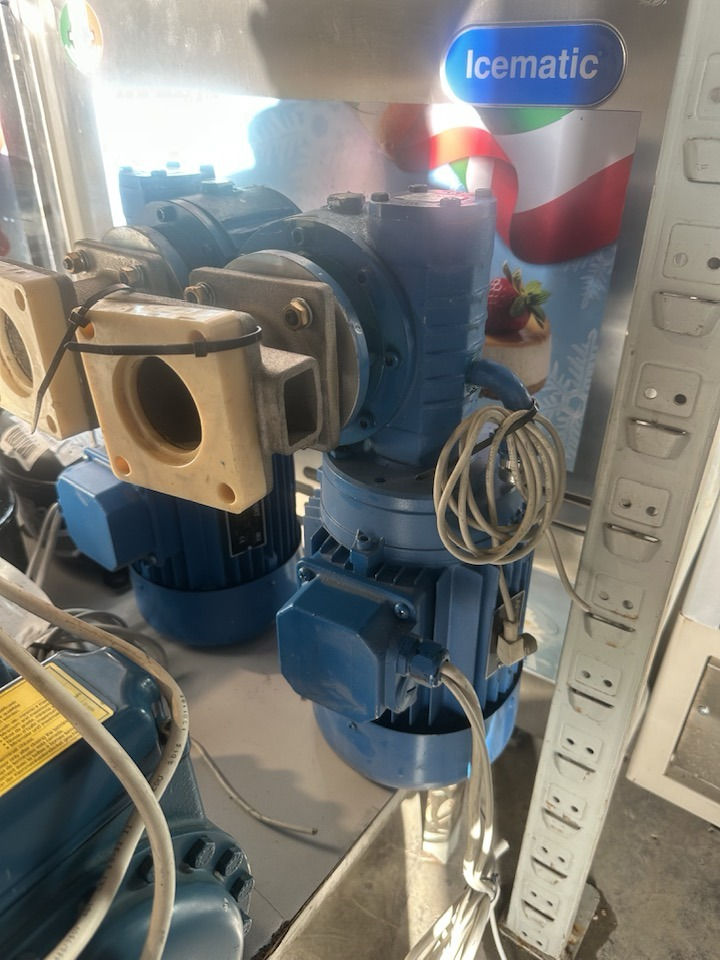 كل رمضان و انت طيب يا حبيب 🌙
وصلت وجبة جديد  انواع الكمبروسر ايطالية  و أوروبية 🇪🇺🇮🇹
كمبريسر للمكاين ازبرى كاب و ايسبيم و عاريضات ايسا 
SPM - CAB - ISA 
توصيل مجانيه لكل محافظات العراق 
دائمآ احدث الموديلات ايطالية 🇮🇹
📍العنوان : مقابل تيرمينال سليمانية 
للاستفسار يسعدنا تواصلكم معنا على  بيس الأرقام التالية
*********** 
WhatsApp: 00393899265052
