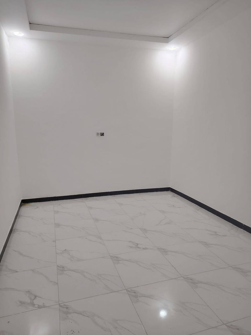 100 متر تسليم مفتاح ، حي اور شارع السبيس ، البيت فارغ غير مسكون ، السعر 210 مع المجال ، للإستفسار *********** او زيارة المكتب في الصالحية

لمتابعة بقية العروض ⬇️
https://www.facebook.com/share/g/17M2KMkycs/
