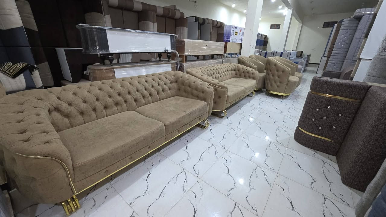 📢 عرض خاص: فخامة التركي بسعر البالة! 🛋️🇹🇷
يعلن مجمع الربيع للأثاث المنزلي عن توفر تخم "لقطة" يجمع بين التصميم الملكي والنظافة الفائقة:
 * الموديل: تركي (تشيسترفيلد) عصري، لون بيجي ملكي مطعم بإطار وقواعد ذهبية.
 * السعة: 10 مقاعد كاملة (جامبو).
 * الحالة: بالة درجة أولى، نظافة ممتازة جداً (نفس الصور تماماً).
 * التصميم: ظهر كابتوني يدوي مع أرجل ذهبية مودرن تضفي لمسة من الأناقة.
💰 السعر:
650,000 دينار فقط! (سعر تنافسي جداً مقارنة بالموديل والحجم).
📍 العنوان:
محافظة واسط - قضاء الصويرة
طريق (بغداد - صويرة) | مقابل محطة رضا الصالح الثانية.
بالقرب من مطعم هنداس (للمتوجهين نحو الصويرة).
📞 للاستفسار والحجز:
يرجى الاتصال على الرقم التالي:
***********
مجمع الربيع.. اختياركم الأول للأثاث الراقي والمتين.
