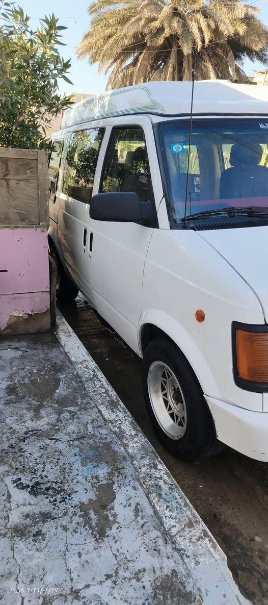 سياره فإن أسترو ٩٢ سياره جاهزه كير ومكينه بلاد صدر أمامي خلفي جديد تخم تاير جديد كهربائية كله شغاله رقم نكليزي كربلاء بسمي هزه جديده مكاني بغداد الزعفرانة هاتف ***********  السعر ٥٥ $
