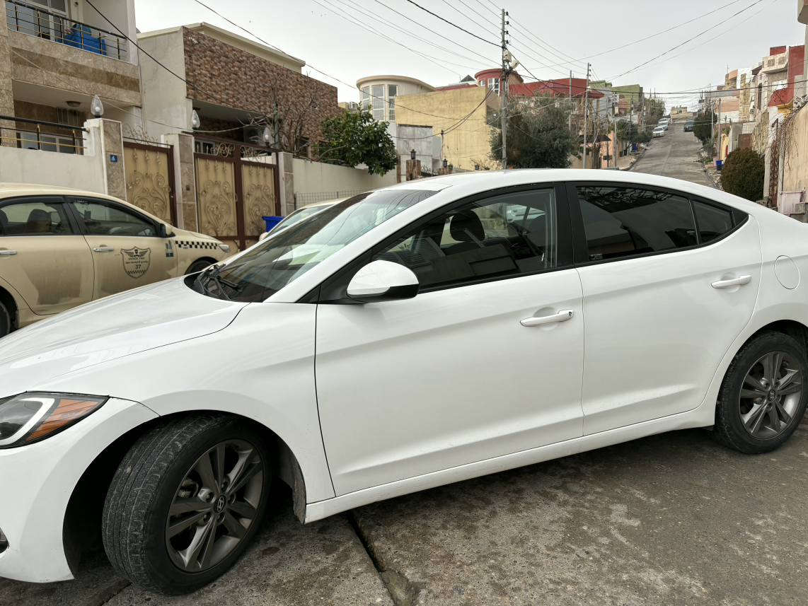 النترا ٢٠١٨ 
كير و محرك شه رت 
ايرباك شه رت فه نه بوينه 
٤ قتعه سبغن بس بي داخلي و بي صربه 
ره قم شاسي دياره 
وه كيدي سياره جاهزه بي مه زره فه 
٥٣ هزار مايلا ريفه جوي
سعر ١٣٢ و مجال تيدا  
*********** يي بفيت بهيت خاص دهوك, العراق
