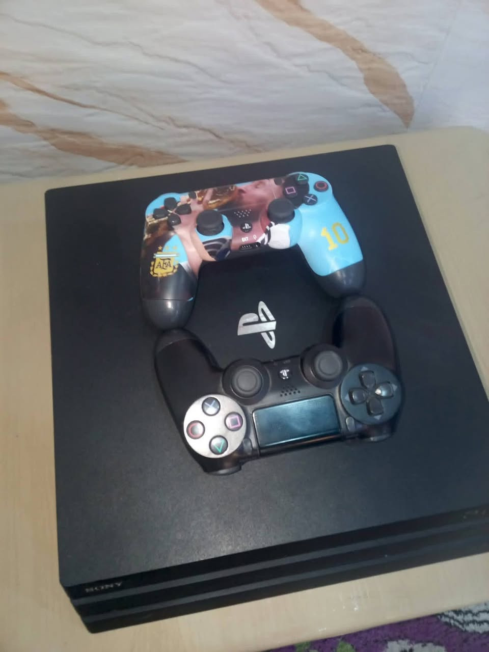 بلي 4 برو اعله نسخه بال 4 ذاكرة 1 تيرا نضافه 1000/100 جهاز مكفول و ما مفتوح ملحقاته كامله يشغل دقه 4k HDR ويا قرص كول اوف ديوتي و ويا جوستكين تواصل خاص


**إذا كنت صاحب هذا الإعلان وتريد حذفه لأي سبب، رجاءا أرسل رسالة إلى الدعم الفني**