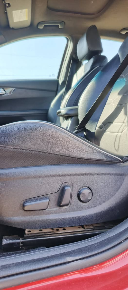 فورتي GT line معروف الجي تي لاين
2021 لون مشمشي 
سياره فول للأخير تبريد تدفئه تخم تاير مكينه كير كله مكفول
ضربته جاملغ مبدل وربع من البنيد مصلح 
145 وبيه مجال ***********
