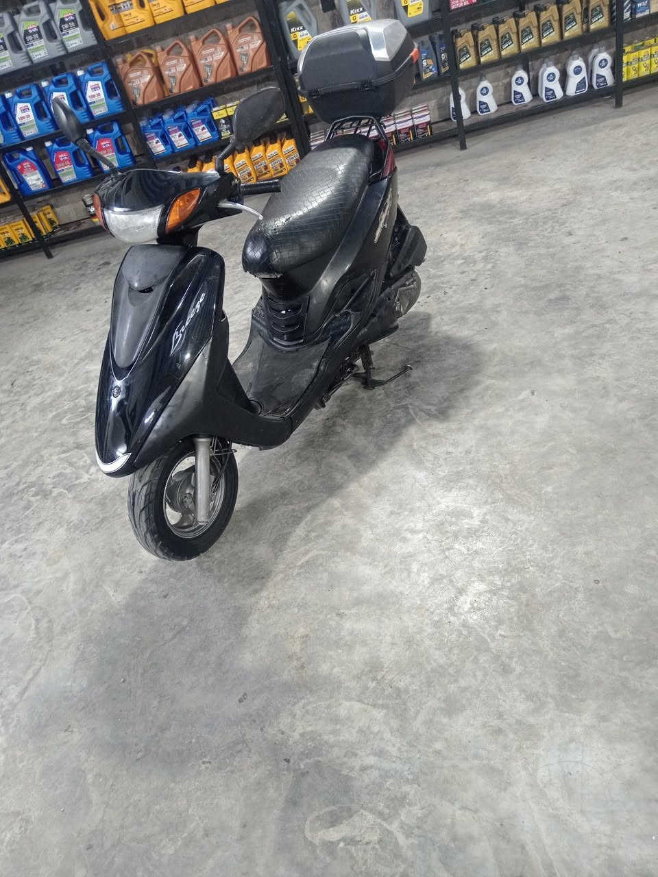 دراجه بريز لايت عالي ابلاديه كلها مختمه كفراتها اصليه نكره سلف هندر مكينتها حيل ناعمه كهربائيات كلها شغاله اوراقها كامله السعر 550 العنوان الشعب التلفون ***********
