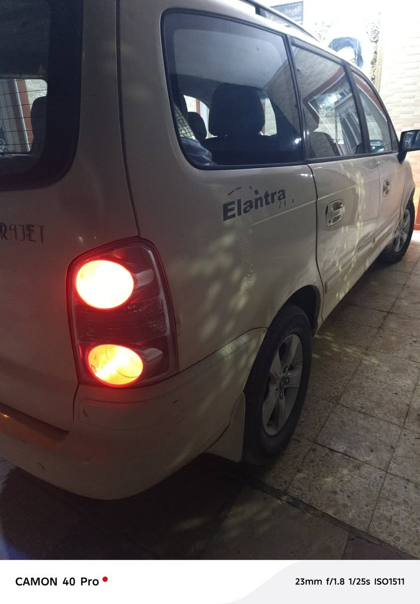 السلام عليكم للبيع هونداي ترانجيت 2006 خليجي بابل رقم جديد باسمي  7راكب  محرك6v حجم2700 كير اوتوماتيك مكفولات تبريد قطعتين امامي وخلفي شغال تدفىة شغاله ماصدات اماميةجديدة تخم تاير جديد باتري جديد شاشه كبيرة كامرة وحساسات خلفية دوشمة جديدة مع الارضية جلد  ريمون سنترلك جامة امامية جديد تتقفل الابواب  عند السير جرس عند 120 السيارة جاهزة مصبوغة حزام بيها ظربة بالبك لايت خلف الساىق قديمة كهربايات كلها شغاله السعر 75 عنوان حله مهناوية م*********** واتساب موجود
