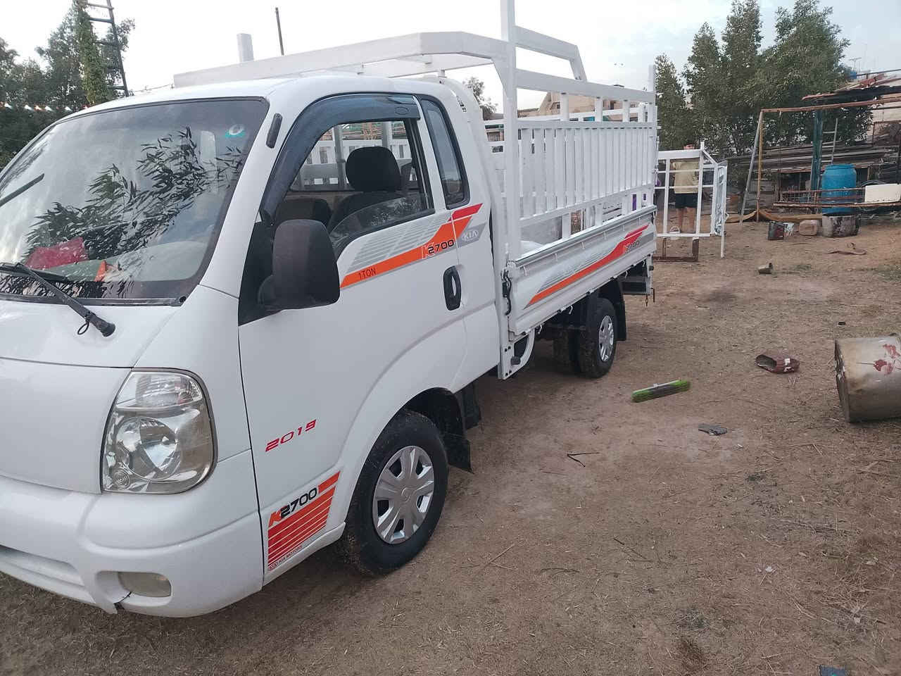 السلام عليكم كيه موديل 10 رقم بغداد محرك 2700 السيارة جاهزة للعمل تخم تاير جديد محرك  وكير وكسن وشاصي كفاله صبغ بصيط دوشمه جديدة محجر تفصال عنوان بغداد حي الامين السعر 95 مجال بصيط ***********
