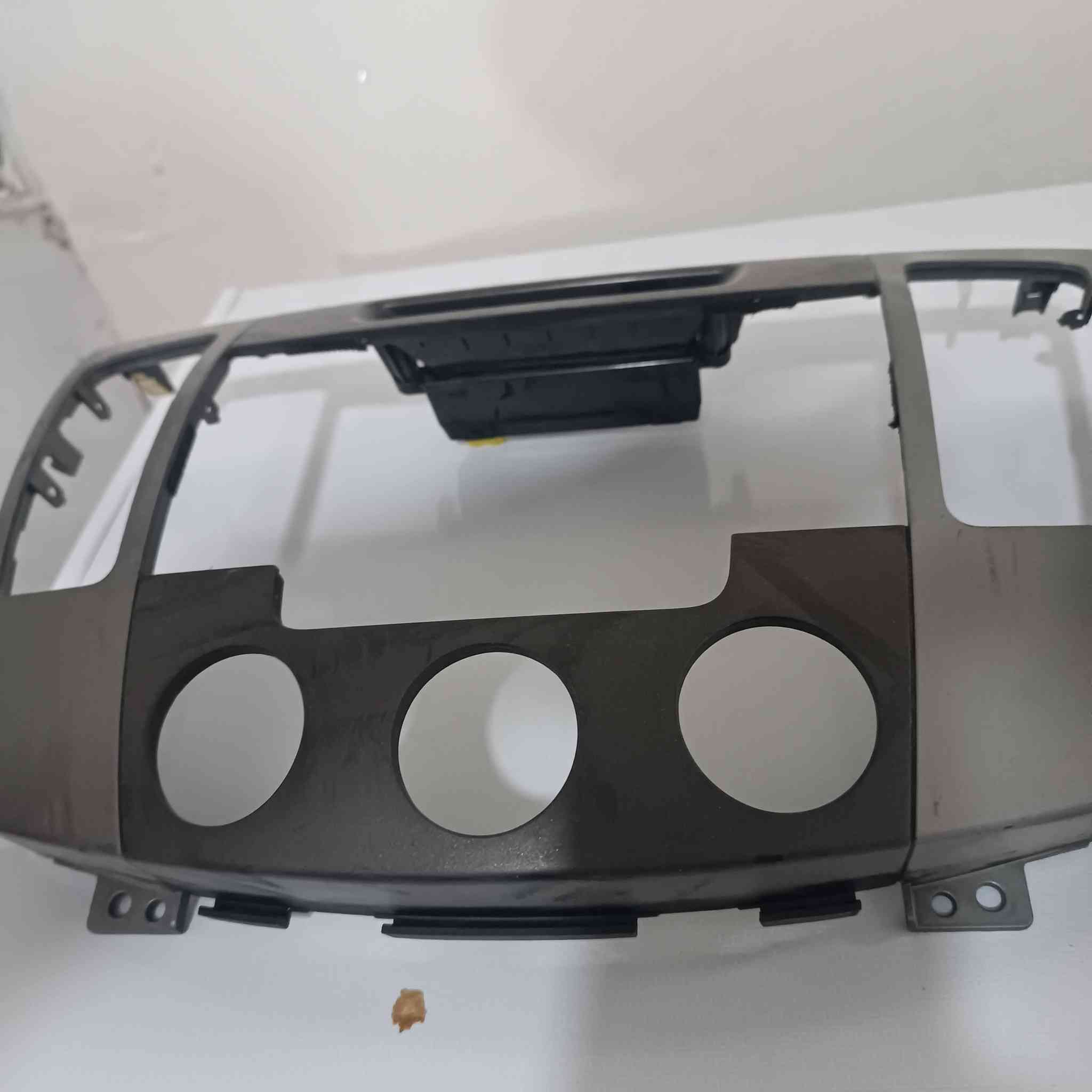 مسجل سوناتا عدد 2 الواحد ب35 وشاشةعدادت بس عاطل مال البنزين بيها 30 وقاعدة مال مسجل15للاتصال *********** مكان ديالى
