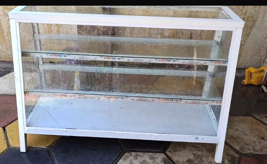 فاترينا للبيع للاتصال 
واتساب مفتوح:***********
موقعي بغداد الاعظمية
