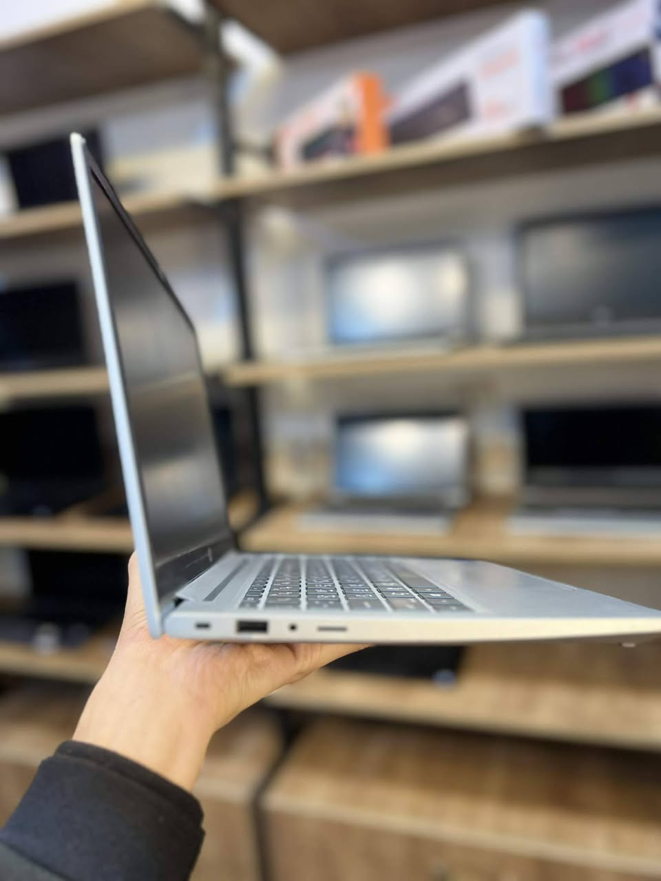 للبيع hp
Core i5  جيل 11 
رام 8 
هارد 256ssd 
اللابتوب نظيف كلش 
سعره 290الف 
***********
