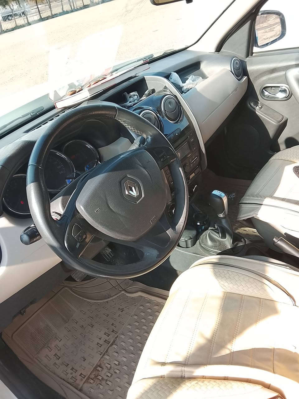 داستر رينو فرنسي موديل 18 بغداد حرة تحويل مباشر
محرك 2000
سيارة عالية حلوة وضع شركة 
مكفولة من صبغ وضربة 
محرك وكير أيضا مكفولة 
كل شي شغال على وضع شركة 
سعر.     105.   بيها مجال حك جية 
اتصال ***********
جديدة شط ديالى
