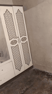 سلام عليكم عندي هاي الغرفه للبيع نضيفه كلش بس بيها جرار مكسور بس لوجه مالته موجوده  بل فيديو ماشر عليه *********** كركوك حي الحجاج  سعرها ٤٠٠وبيها مجال
