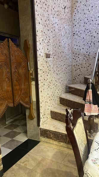 بيت للبيع مساحه 100متر طابقين بناء طابوق درجه اولى بالحر بدايه شارع الكابينات قريب على الشارع العام وقريب على شارع الكوسترات طابو زراعي باسمي تحويل مباشر موقعه جدا ممتاز قريب على سنتر زمزم فرع صالون بغداد السعر 165وبي مجال بسيط الاتصال على الرقم ***********
