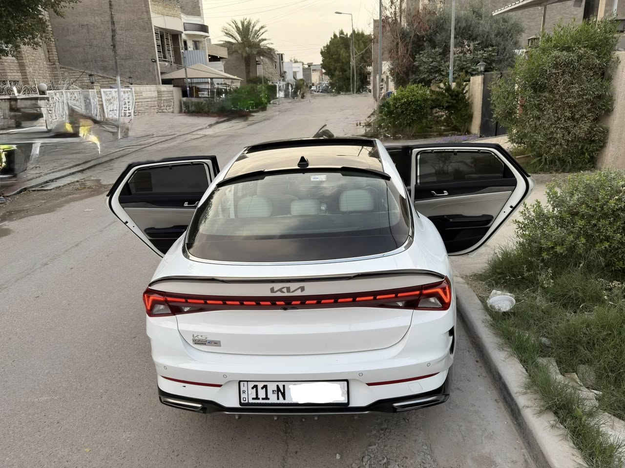 كيا كي فايف k5 2023 محرك 2000 خليجية مجموعة الدولية فول مواصفات 1/1 رقم بغداد الشكل الرياضي بحالة ممتازة جداً. ماشية 15,000 كيلومتر قابل للزيادة
السعر 21,300 دولار

بارد بدون صبغ فقط تكحيل كارت جامرلغ خلفي عكس السائق + رصعة بالجامرلغ الامامي

 سعة المحرك 4Cylinder 2.0L
 مرتبط بناقل حركة أوتو 6 نمر
 عدد AIR BAG 2
 حساسات أمامية
 حساسات خلفية
 لايت زينون 3 عدسات + LED
 كشافات زينون
 بك لايت LED متصل
 بانوراما !!️
 حجم الإطار 235/45R18
 ويل كب 18 !!️
 4 دسك
 قبضات أبواب من الألمنيوم
 اريل نكشتر
 مفتاح التشغيل بصمة
 تشغيل عن بعد
 شاشة Apple Car play
 كاميرا دوارة
 الإنارة الداخلية LED
 المقاعد جلد لون أبيض
 حركة المقاعد الأمامية كهرباء
 الذاكرة ميموري لمقعد السائق
 تتسع المقصورة لـ 5 ركاب
 مثبت السرعة Cruise
 المودات والأوامر الصوتية
 أوضاع القيادة Drive Mode
 فحص أنظمة السيارة
 حساسات ضغط إطارات
 تبريد شاشة
 قطعتين تبريد
 هاند بريك كهرباء
ABS 
Auto Hold أوتو هولد
 ISOFIX ايزو فكس
 نظام مانع الانزلاق
 بردات أبواب خلفية
 إشارة في المرايا الجانبية
 مخرج منفذ الطاقة 
WIFI / Bluetooth / USB 
 تصميم الدواخل ألمنيوم وخشب
 شاحن هاتف wireless

التواصل على الخاص


**إذا كنت صاحب هذا الإعلان وتريد حذفه لأي سبب، رجاءا أرسل رسالة إلى الدعم الفني**