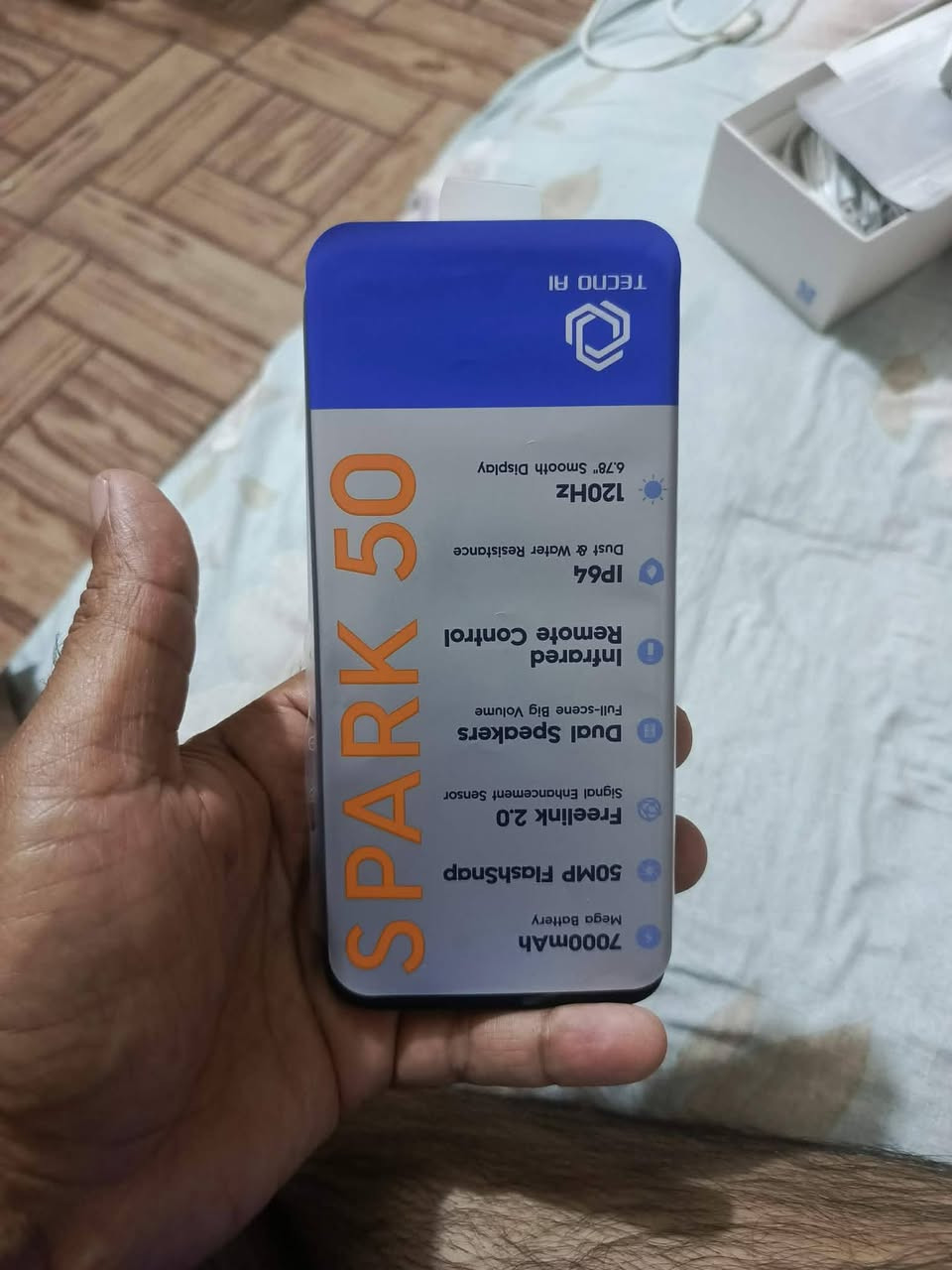 هاتف Tecno Spark 50
: يتميز هذا الهاتف ببطارية ضخمة 
بسعة 7000 مللي أمبير.الشاشة 
والكاميرا: يأتي الهاتف بشاشة حجم 6.78 بوصة بتردد 120 هيرتز وكاميرا رئيسية بدقة 50 ميجابكسل.المميزات الإضافية: الجهاز مقاوم للرذاذ بمعيار IP64 ويحتوي على مكبرات صوت مزدوجة.ه
الجهاز بعده بالجيس تاخذ وياه وصل الضمان 
مكاني بالنجف بالنجف لاتتصل وتكول اني من الحبشه ومن المانيا  بالحولي خلف الملعب 
التفاصيل 
 ***********واتساب فقط
