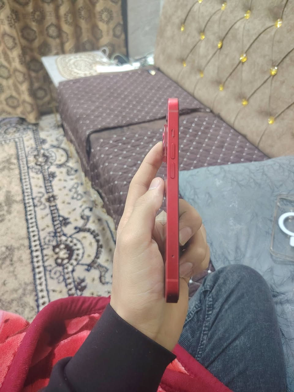 سلام عليكم إيفون 13 عادي بلادي ذاكره 256 بطارية 93 بلاديه ممرفوعة /500 قفل /***********
