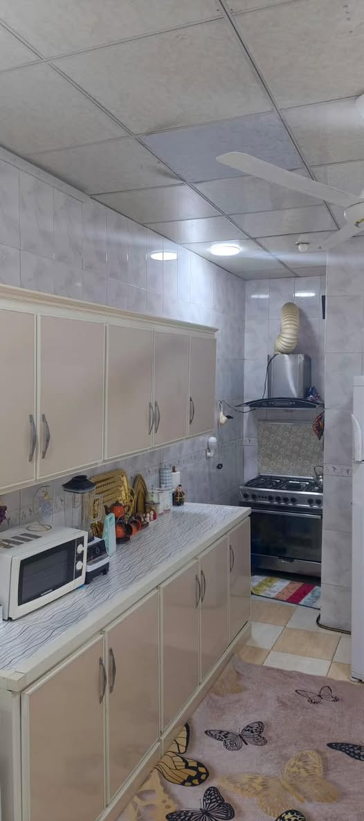 للبيع مشتمل ١٢٠ متر في حي رمضان خلف جامع حجيه كافيه على حديقه شارع عريض موقع طابو ملك صرف / ***********
طابق الاول / غرفه نوم و مطبخ و استقبال و صحيات هول داخلي 
طابق الثاني / غرفتين نوم (2) و صحيات و بلكون امامي
