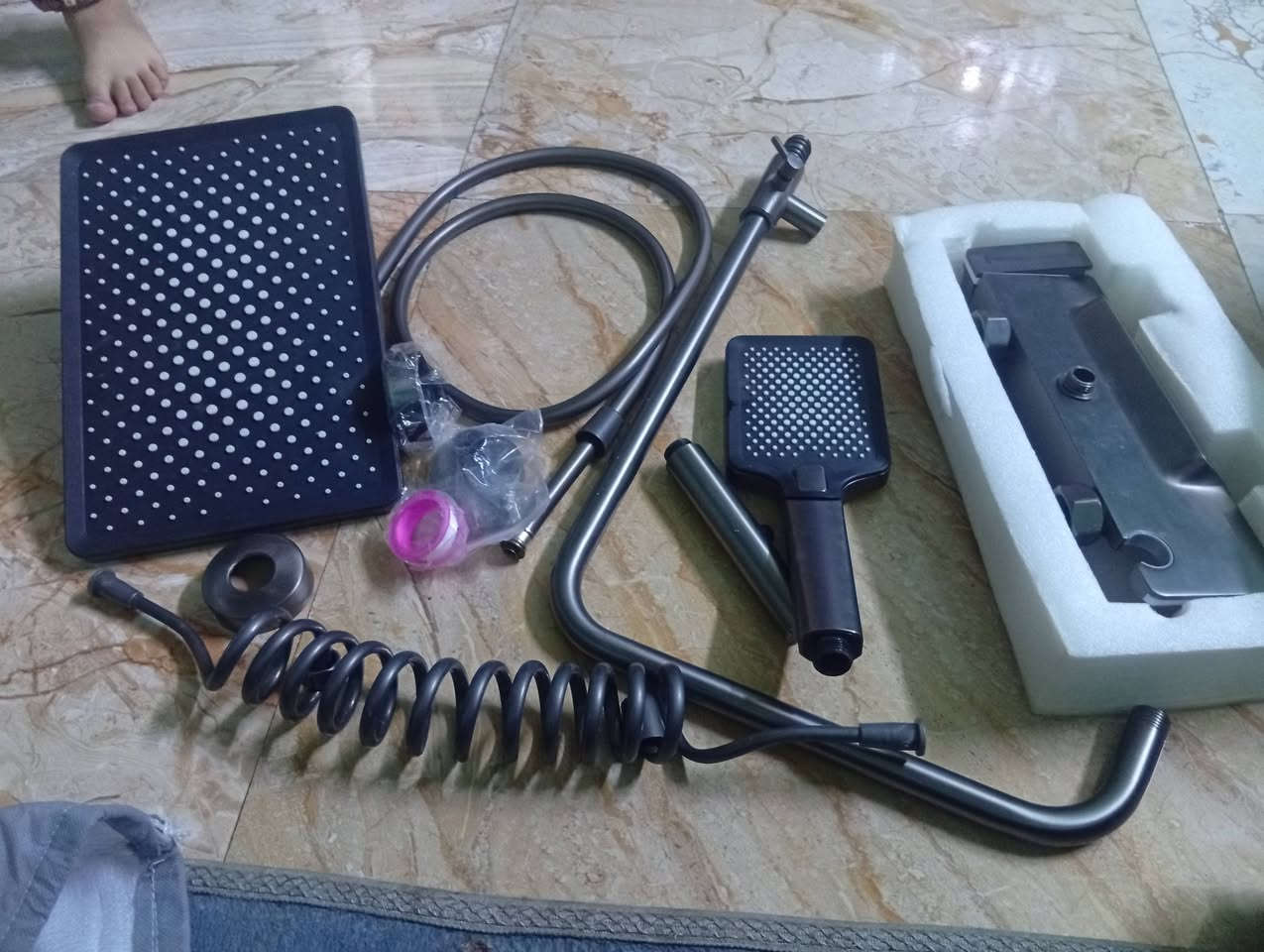 السلام عليكم  ميز طعام جام ضد حراره  دوش مال حمام جديده مامستخدم  طلات سيت كامل  سعر خاص العنوان الحله  مركز مدينه ورديه خارج قرب علوت مخضر *********** واتساب

