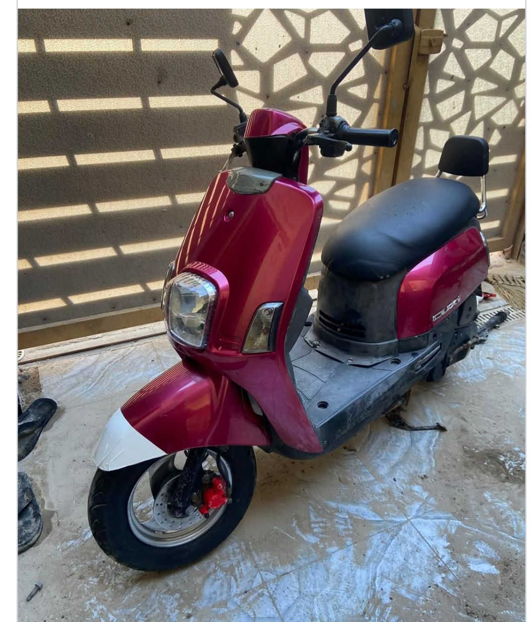 سلام عليكم
ماكس بوليس دراجه جازه نكره سلف 
كهربائات كله شغاله مكينه مفتوحه سعر ٦٥٠ مكان شطره ***********
