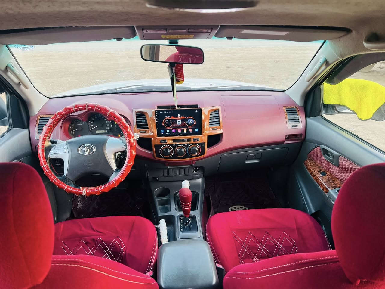 السلام عليكم 
تيوتا هايلوكس موديل 2013
رقم أربيل سنويه جديده تريد تحويل اوكاله
 سياره مكفوله من صبغ مكانه واسط الزبيديه 
للإستفسار ***********//***********
