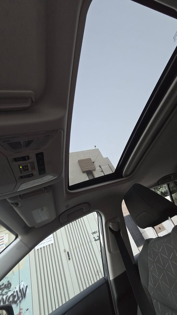 تويوتا راف 4 هايبرد 2023 لون رصاصي فيلي رقم بغداد بأسمي ماشية 21 الف ، بغداد اليرموك 4 شوارع
سيارة فول مواصفات XLE فتحة رادارات كاميرا تحكم سرعة صندوق كهربائي حساسات شاشة جبيرة تدفئة كشنات تدفئة ستيرن مري كهرباء رادارات جانبية رادار امامي كاميرا،  4 وضعيات قيادة
حادثها سرقة البنيد و الجاملغ اليسرة و الرادار الامامي فقط ، البنيد مبدل نفس اللون بدون صبغ و الجاملغ مبدل و مصبوغ يعني السيارة بيها قطعة وحدة صبغ فقط، ( بيها طخة خفيفة كلش اقل من شبر بالباب اليسرة الورا و الباب اليمنه الكدام اني طخيتها بتاير سيارتي الثانية بالكراج و موجود التصوير ) و صلحتها ع بارد و pdr يم علي المندلاوي و رجعت بلاد و موجود وصل التصليح مال  مندلاوي .
اتصال: *********** واتساب 
رقم الشاصي: 4T3RWRFV6PU105127
