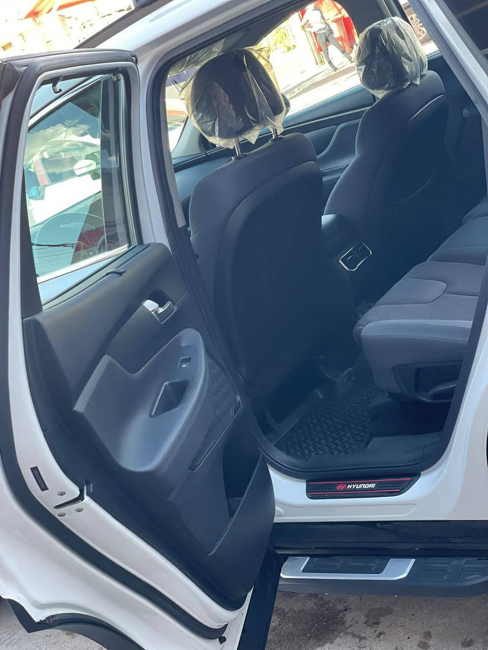 للبيع سيارة سنتافي بيضاء اللون فئة بلاك توب
موديل 2022
المحرك 2500. GDI
ماشية 42 ميل قابل للزيادة 
المواصفات 
نظام البصمة 
تشغيل عن بعد 
جنطة كهربائية 
كشنات تدفئة 
كشن السائق كهربائي 
تحكم ستيرن
كروس مثبت سرعة 
تحديد مسار 
النقطة العمياء
شفتات قيادة 
ثلاث وضعيات قيادة 
رادار امامي وجانبي وخلفي 
هاند بريك كهربائي 
الگير بنظام الأزرار 
قيادة ذاتية 
شحن موبايل لاسلكي 
اوتوهولد 
التبريد قطعتين 
اللايتات لدات 
الدشبول مطعم بالفايبر كلاس 
طي الكشنات الخلفية كهربائي 
نظام الترحيب 
شاشة تدعم نظام الكاربلي 
وغيرها من المواصفات 
الصبغ
قطعة واحدة صبغ فقط (الجنطه)
السيارة بدون ايرباك
السيارة جاهزة وبدون اي نقص
السعر   210 ورقة قابلة للتفاوض
البيع حسب رغبة المشتري اماً وكالة او اعتراف بالمرور 
مكان السيارة/النجف
***********
