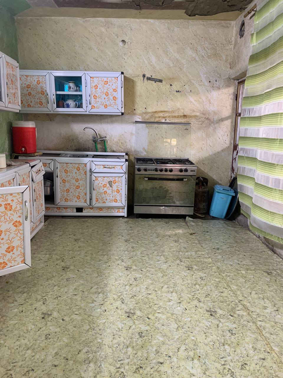 سلام عليكم بيت للبيع وره فيتامين السعاده مساحته200متر قاطين القاط الثاني غرفتين وصاله ألأستفسار ‏‪***********‬‏
