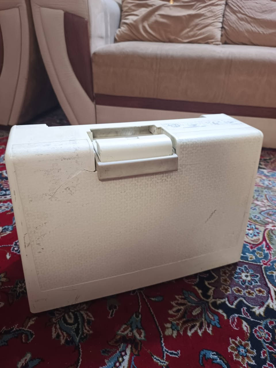 السلام عليكم مكينة خياطه برذر مكينه حلوه ونضيفه وجان خياطه كلش حلو وتطريزاته كله شغاله بس هسه كامت تلف الخيط السعر 70 وبيه مجال مكانه النجف ***********
