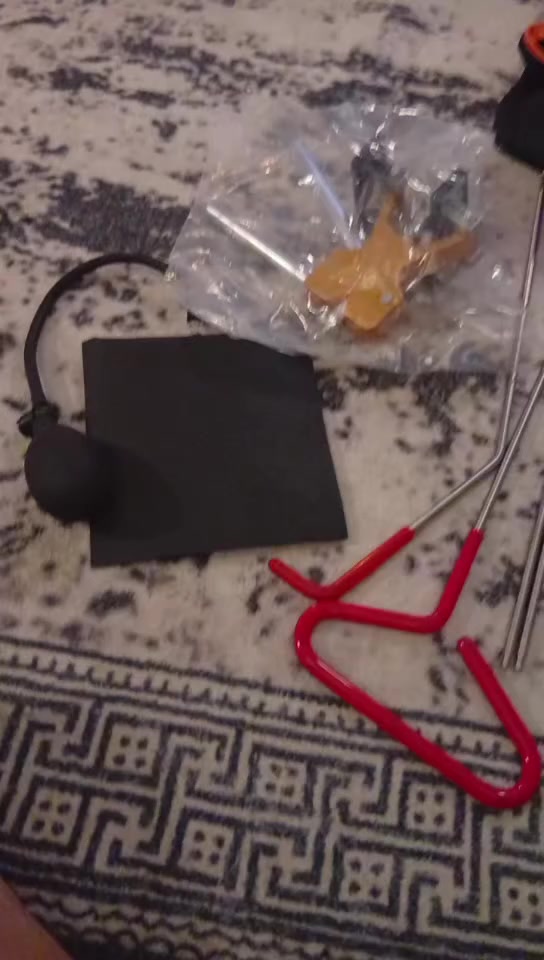 السلام عليكم عده فتح سيارات وتعديل بارد
وفتح دواخل سيارات متكامله 
السعر 40الف 
للتواصل ***********
