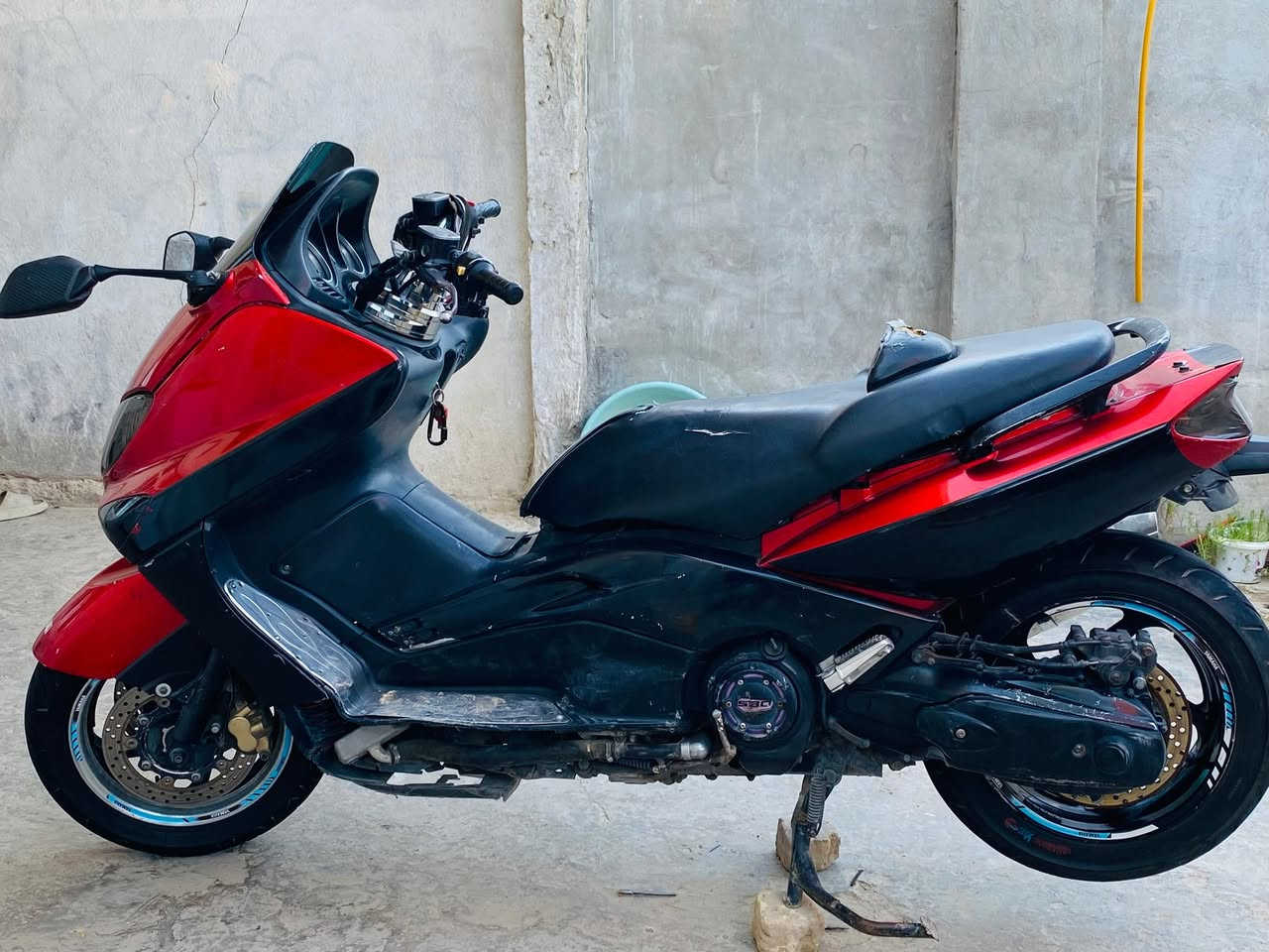السلا عليكم TMX
موديل 2008 
الدراجة خير من الله نهضة ومعدل فول
صالنصة رياضي 
دراجة نوزل 
دراجة بانزين محسن 
دهن موتل 
لون احمر 
محرك مكفول 
مكان نجف 
بيع او مراوس بطح كاوزاكي 🤍


**إذا كنت صاحب هذا الإعلان وتريد حذفه لأي سبب، رجاءا أرسل رسالة إلى الدعم الفني**
