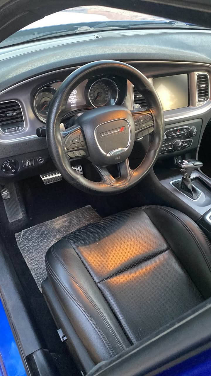 جارجر : 2019 . (خليجي وكاله هارلم) . 
العداد   :  ( 107 الف كيلو ) 
المحرك : V6 . 3.6L . 

المواصفات :
* الواجهة الأمامية SRT. 
* سلايد . 
* نقطة عمياء . 
* مصابيح امامية زنون مع LED . 
* ويل قياس 20 أنج . 
* حساسات خلفية . 
* شاشه كبيرة مع نظام ملاحة نفكيشن GPS .
* المقعد الامامي  كهرباء
* مقاعد أمامية تدفئة . 
* تشغيل عن بعد . 
* ستيرن كهربائي . 
* تدفئة ستيرن . 
* محدد سرعة . 
* تلفون بلوتوث . 
* كاميرا خلفية .
* مرايا متحسسة للاضاءة العالية .
* كير شفتات بالستيرن . 
* دخول ذكي (بصمة) .
 
بغداد تحويل مباشر 
مكان السيارة بغداد 

مكفوله من الصبغ والبارد والتبديل فقط حالوب خفيف كلش 

تفاصيل اكثر ع خاص او اتصال 

*********** بغداد, العراق
