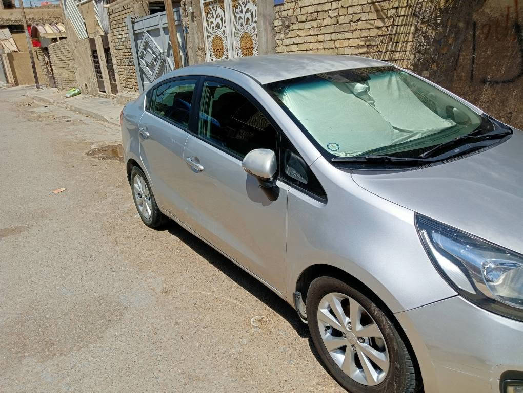كيا ريو خليجي مضلع 
موديل 2012
السيارة بدون صبغ بدون تبديل فقط بارد الي موجود بالسونر 

ماشية 211 كم 
المري الجانبي تحكم كهربائي  

اشاير بالمري 

رقم انكليزي الجديد 

تبريد خير من الله 

فوول تحكم استيرن جهتين  

الموقع كلار الصمود 
***********
السعر 85 وبيه مجال بسيط بغداد, العراق
