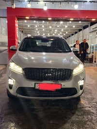 كيا سورنتو 2020 وارد خليجي فول 1/1 السيارة بيها حادث مسمكره كامله  بيه...